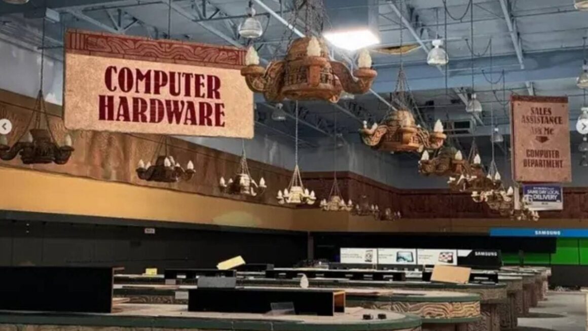 Quickly-To-Be-Demolished Fry’s Electronics Is Pure Liminal Dread