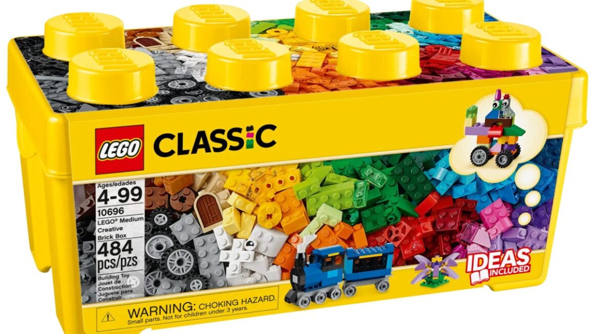 This 500-Piece LEGO Brick Field Drops to Pennies on Amazon, 2x Cheaper Than LEGO Retailer
