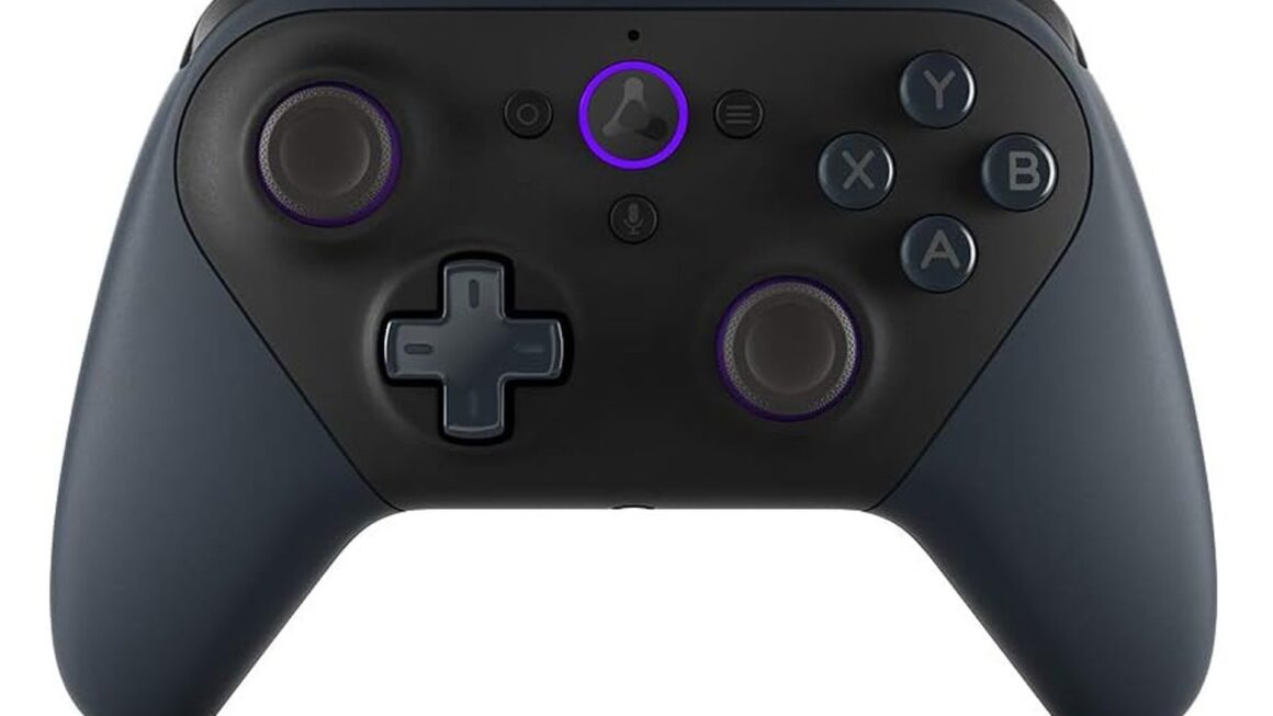 Luna Controller for PC and Mac Is Now 2x Cheaper Than a Sony Controller, Amazon Clearing Closing Inventory