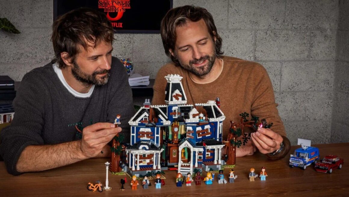 Lego's New Stranger Things Set Is $300 And Includes 13 Minifigs